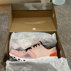 Brand New On Cloud X 3 Size W8